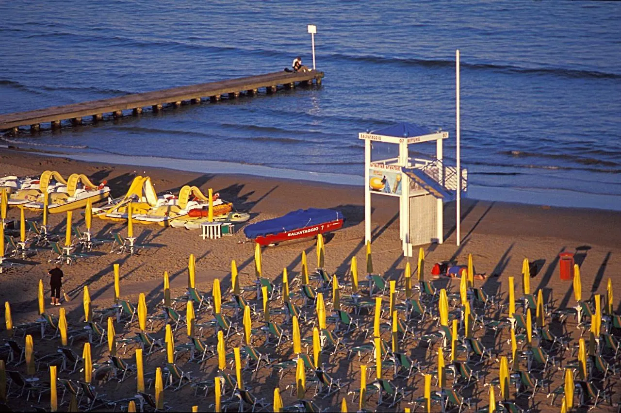 Hotel Smeraldo Lido di Jesolo 3*,